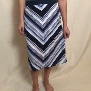 DKNY Jeans navy and White skirt